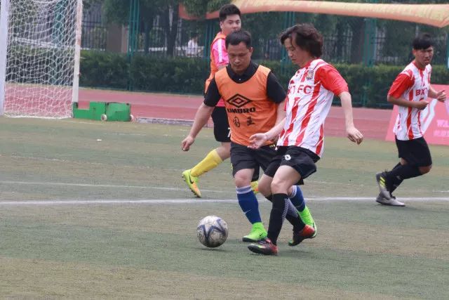 灰熊上半场领先勇士 布泽尔表现出色